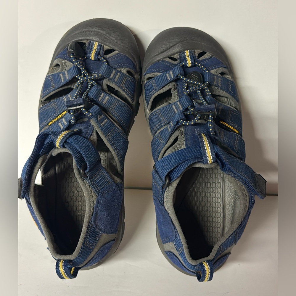 Sz 3 KIDS KEEN NEWPORT H2 SANDALS SHOES WATERPROOF OUTSIDE